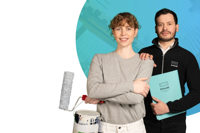 Vrouw in schildersoverall en Embuild-vertegenwoordiger